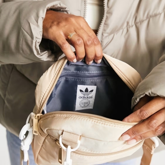 Adidas Originals Puffer and Pouch Crossbody in Beige NWT - Picture 2 of 5